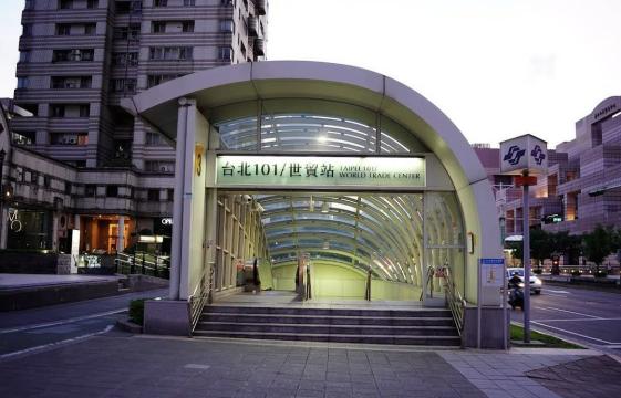 ✨微風南山New Open✨摩斯漢堡新開幕 交通便利。環境舒適。薪優