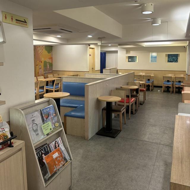 捷運中山國中站旁摩斯漢堡 時薪203！