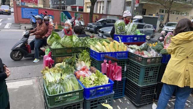 基隆信義市場蔬果擺攤人員（早班）時薪200元