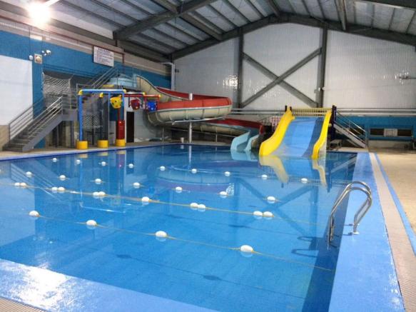 普將中興水世界泳池徵游泳教練