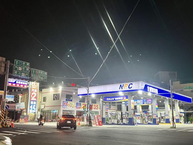 早班服務人員、中班服務人員