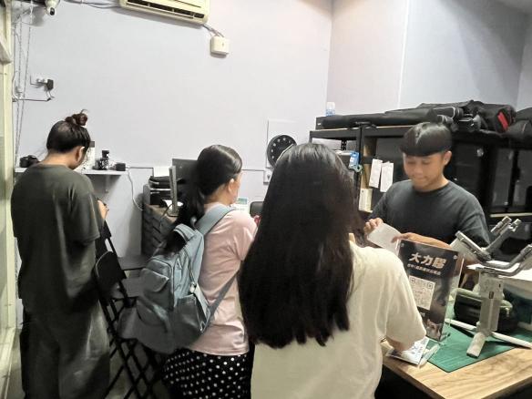 （早班）攝影器材出租店門市人員