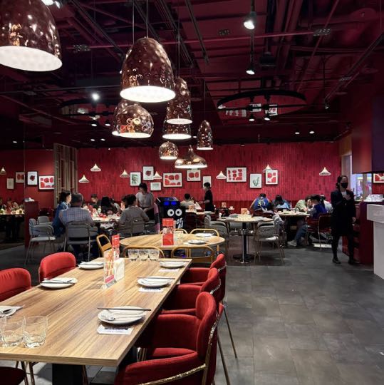 瓦城台南南紡店兼職外場服務人員（時薪200/hr)