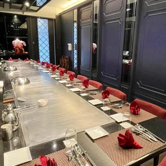 高級鐵板燒外場服務生