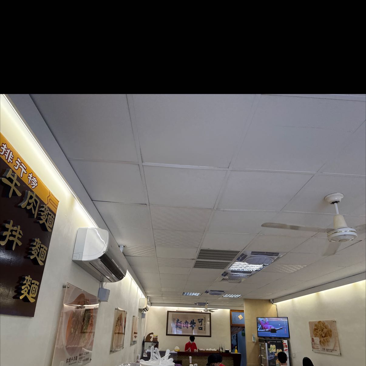 早、晚班外場人員