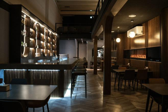 外場PT 時薪220 82年餐酒館