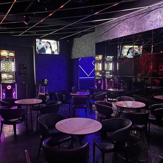 酒吧調酒師、外場人員，正兼