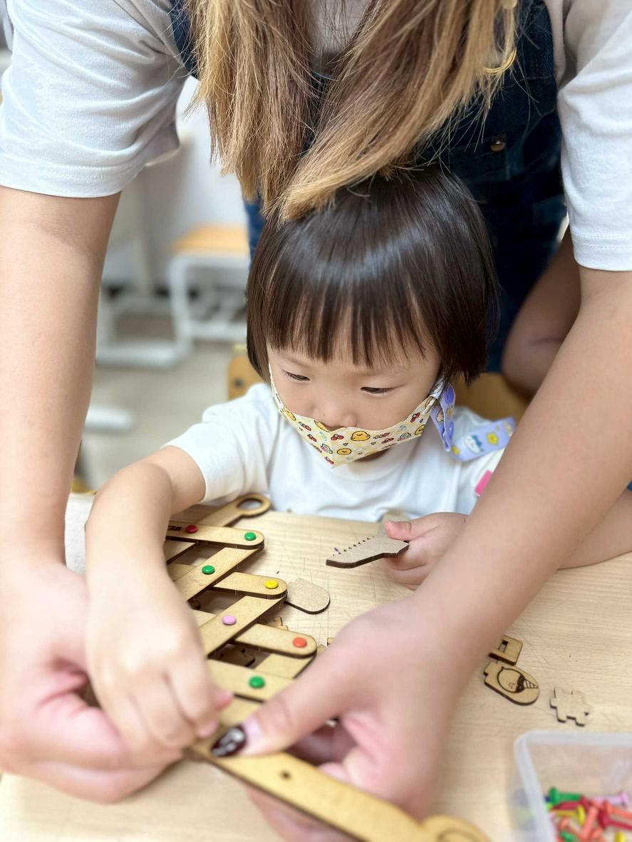 暑期活動營隊的助教