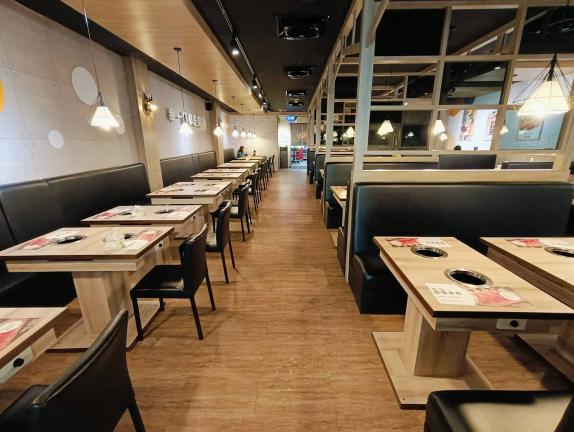 聚の玖火鍋(高雄天祥)大夜店員