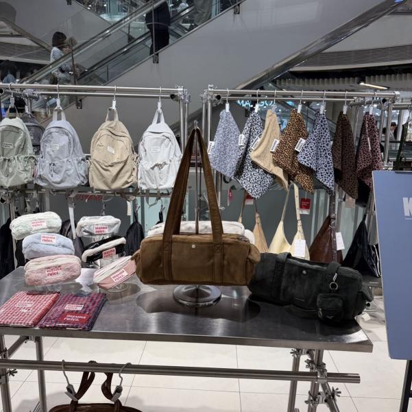 韓國品牌勤美誠品門市人員