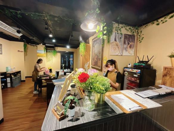 餐廳小幫手 高薪 領現（新店區）