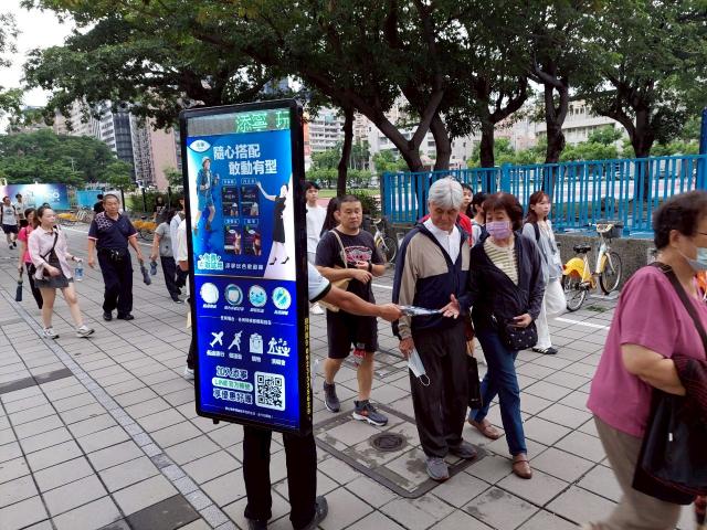 4/16 北港燈箱人(白沙屯媽祖)