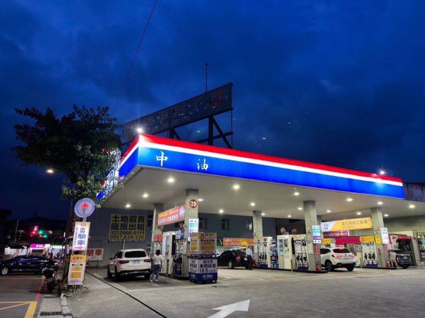 「佳園站」洗擦車人員