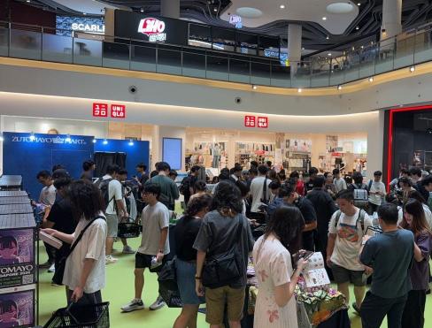 5/11-5/20 ZUTOMAYO快閃店周邊導購人員