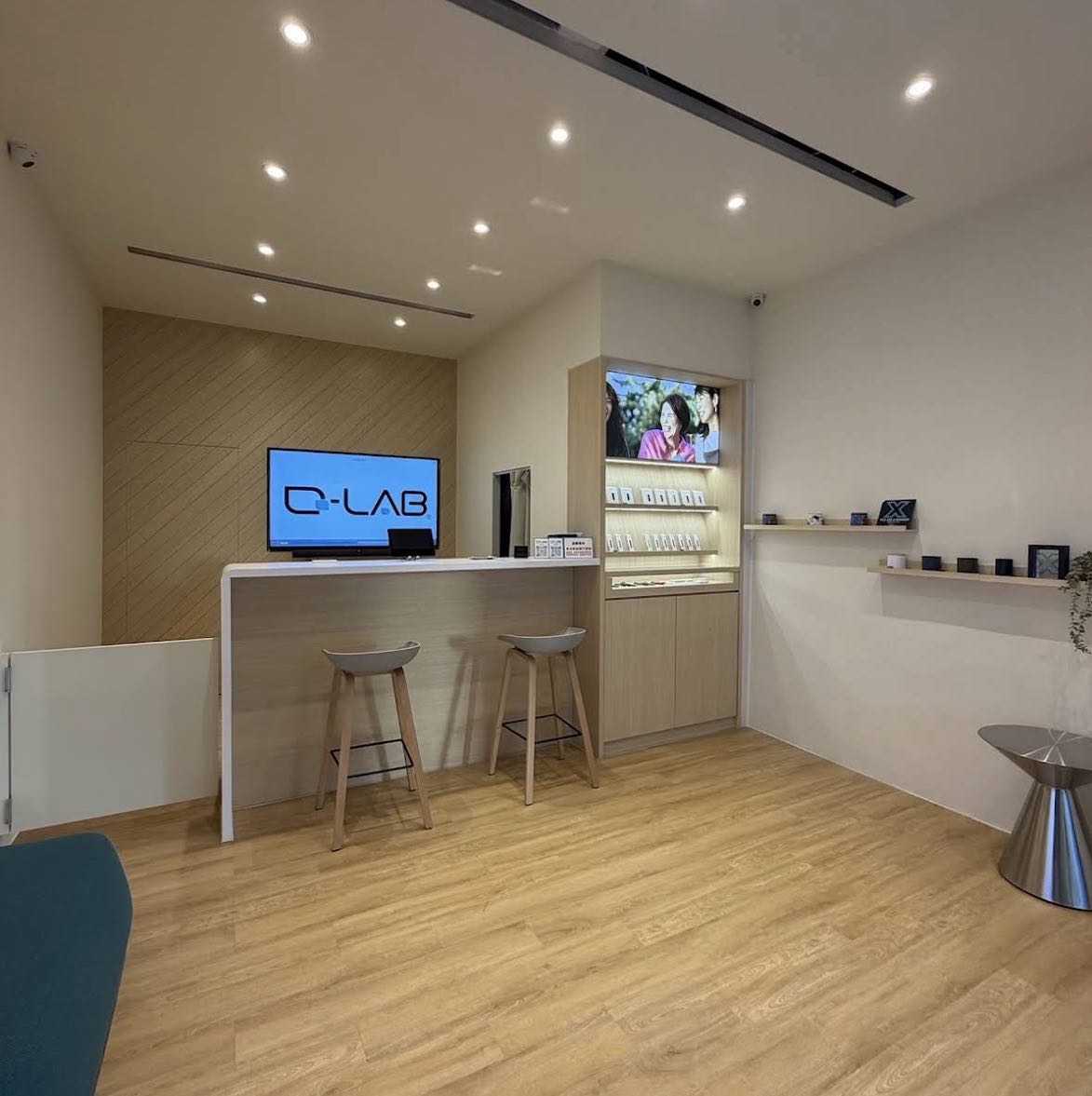 Q-LAB菸品門市兼職店員（每月最少排8天）