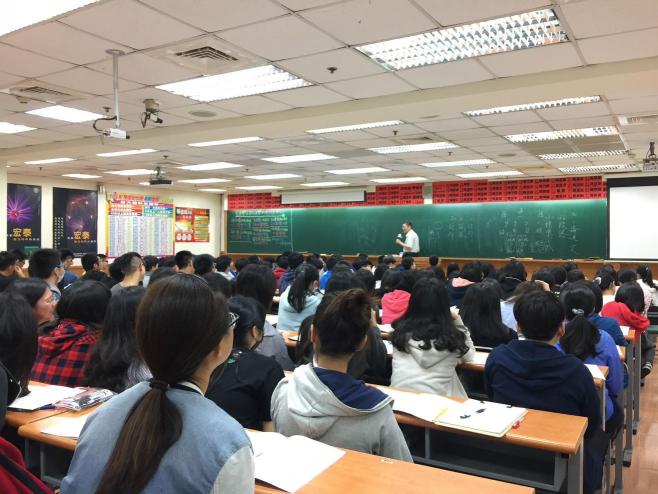 徵 4/22三 早上8:30-11:30 搬桌椅工讀生