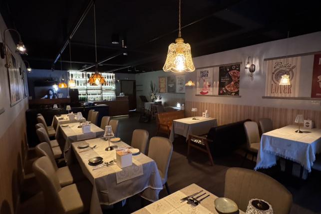信義區義式餐酒館外場夥伴｜時薪200-250｜Live Band｜可學調酒