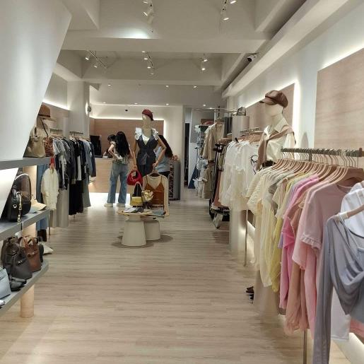 基隆廟口服飾店